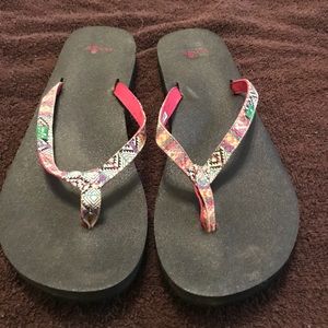 Sanuk flipflops